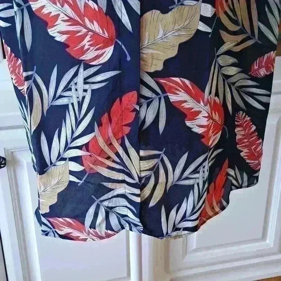 DNA Plus Print Sleeveless V-Necked Blouse - Picture 3 of 7